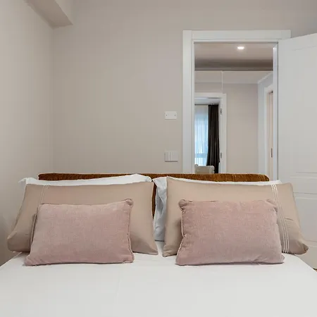 Guesthost - Design Flat In The Heart Of Apartment Ferrara