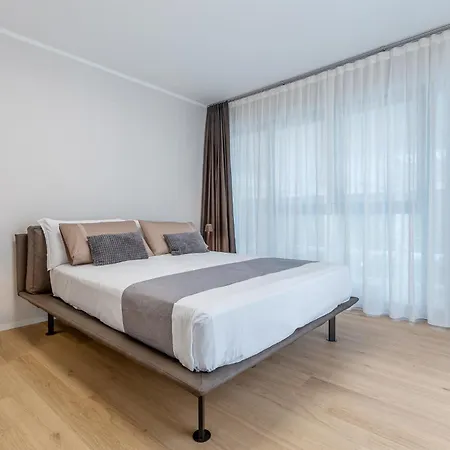 Guesthost - Design Flat In The Heart Of Apartment